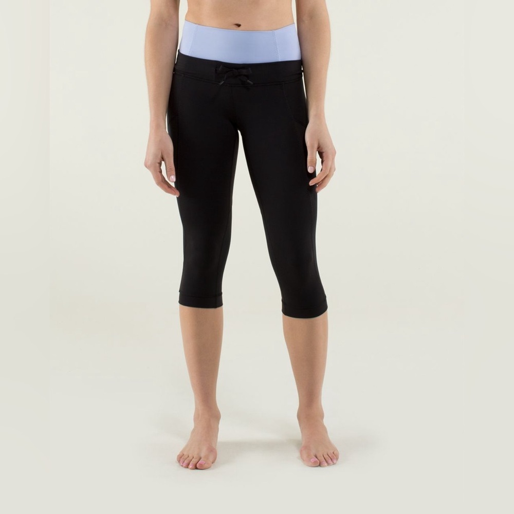 *RARE FIND* Lululemon Bhakti Yoga Crop
Black / Lavender Dusk Size 2